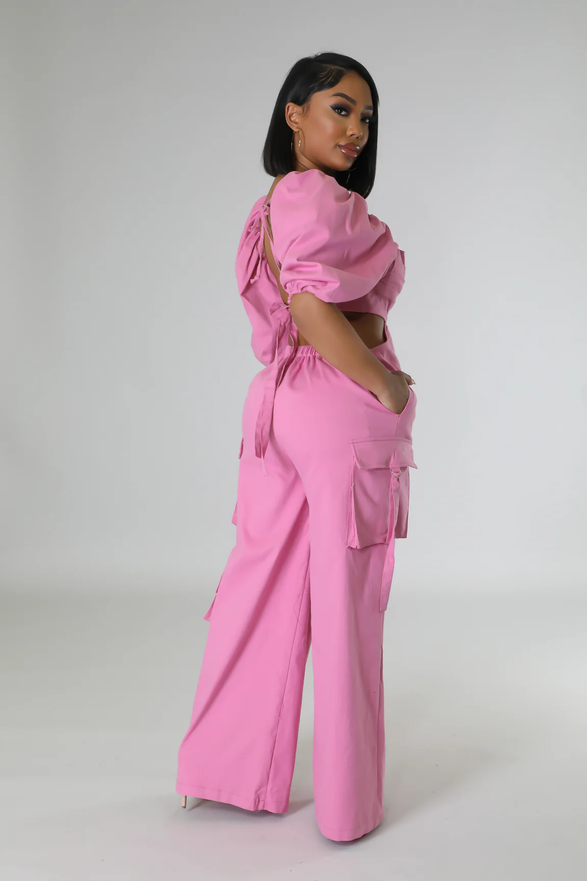 Combinaison semi-stretch col V à manche courte – Image 2