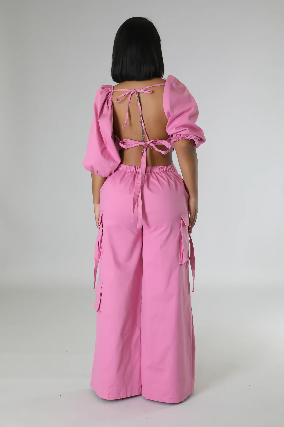 Combinaison semi-stretch col V à manche courte – Image 4