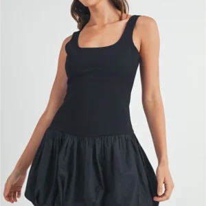 Robe courte noir avec doublure
