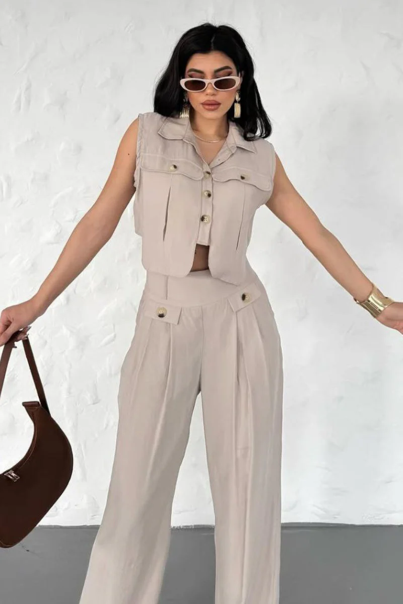 Ensemble pantalon style cargo et top boutonné – Image 4