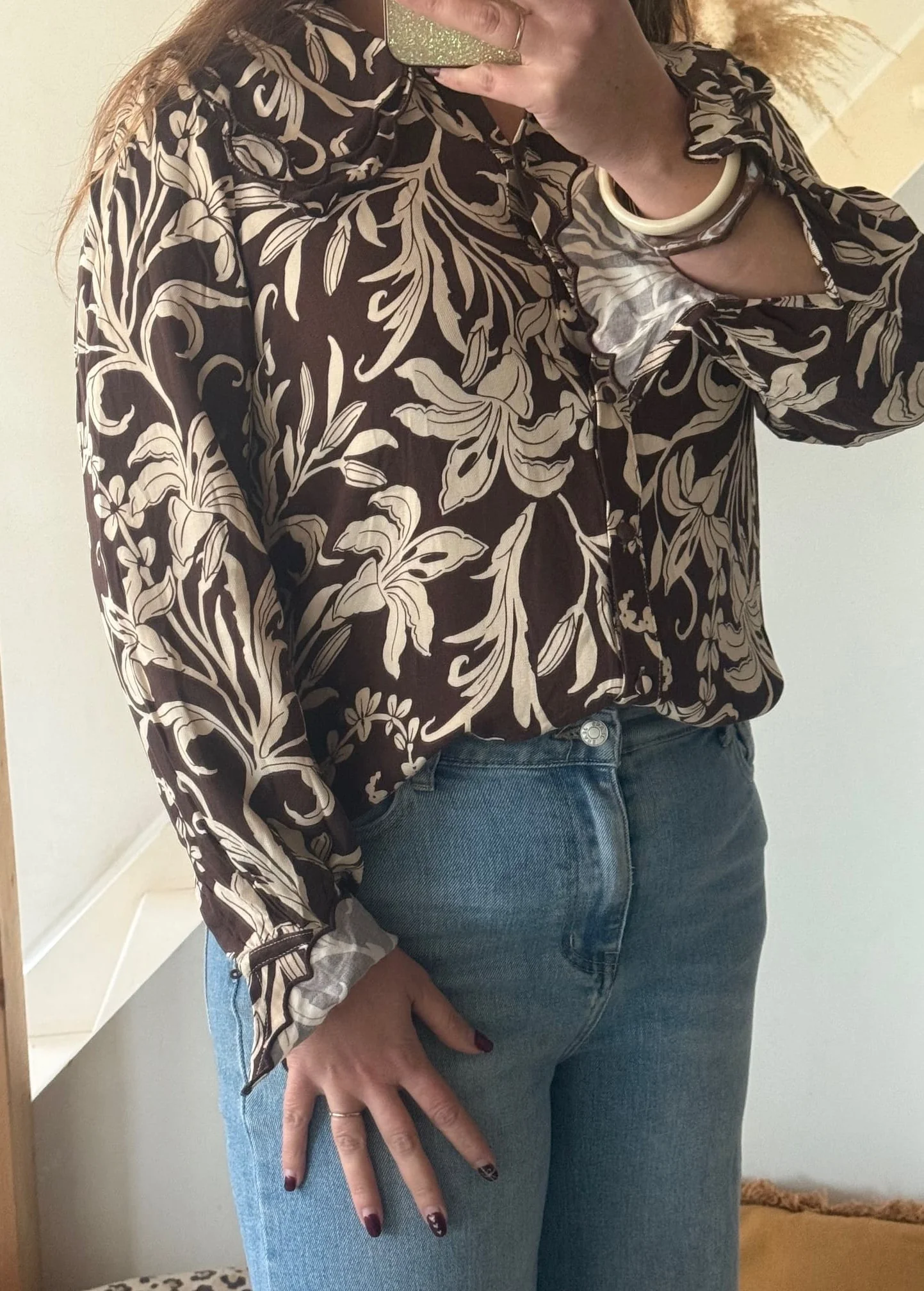 Blouse imprimée chocolat à motifs floraux – Image 2