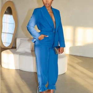 Ensemble veste blazer bleu a ceinture et pantalon