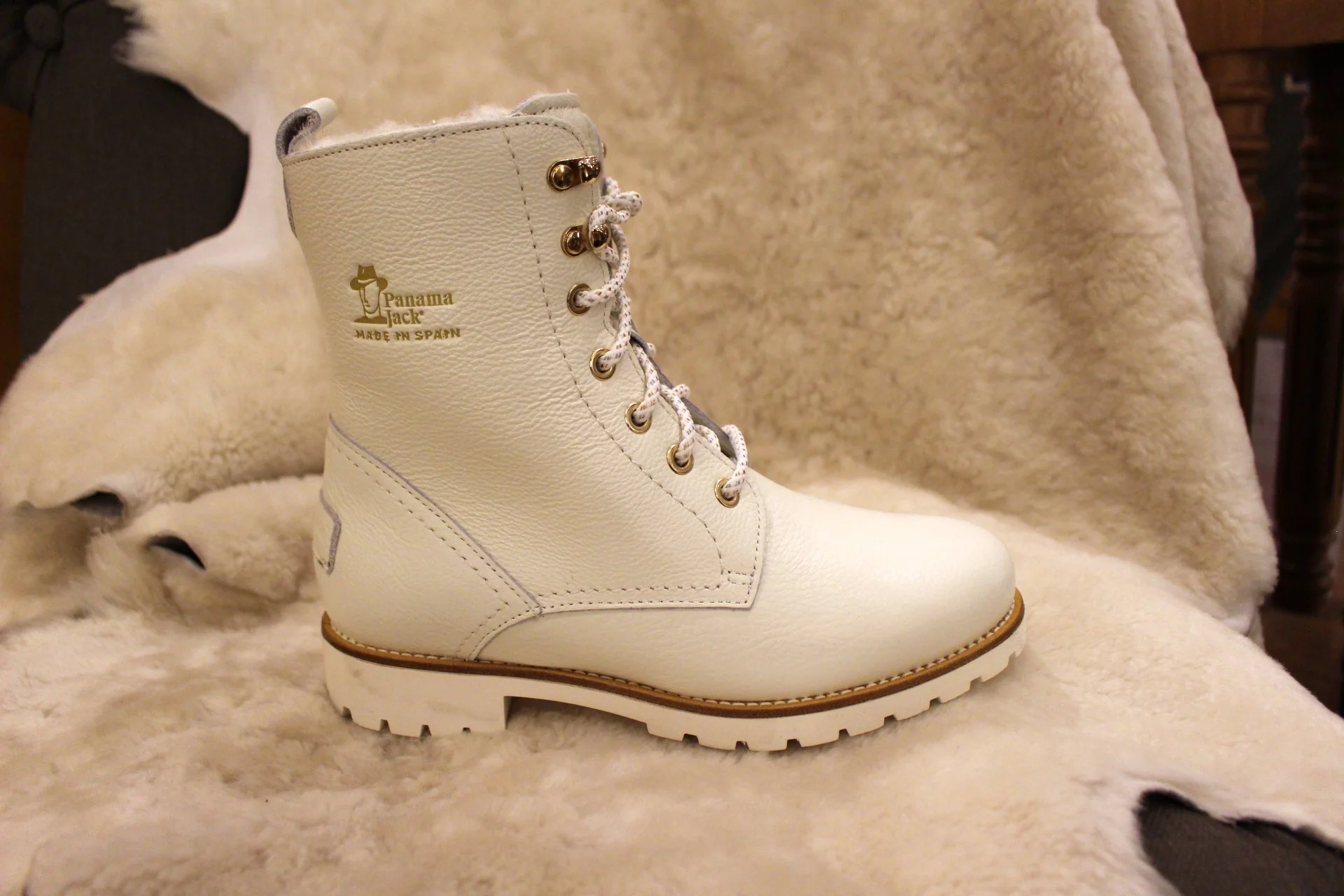 FARA IGLOO TRAVELLING