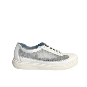 Chaussures Cloud en cuir blanc et mesh transparente.