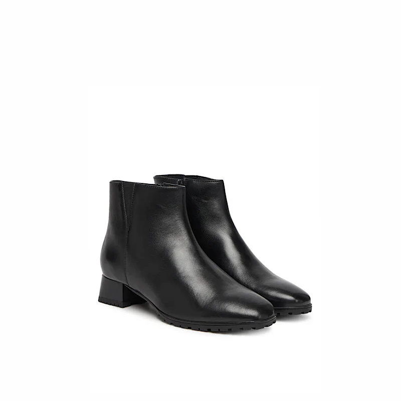 Ara 12-20010-01 en cuir noir imperméable.