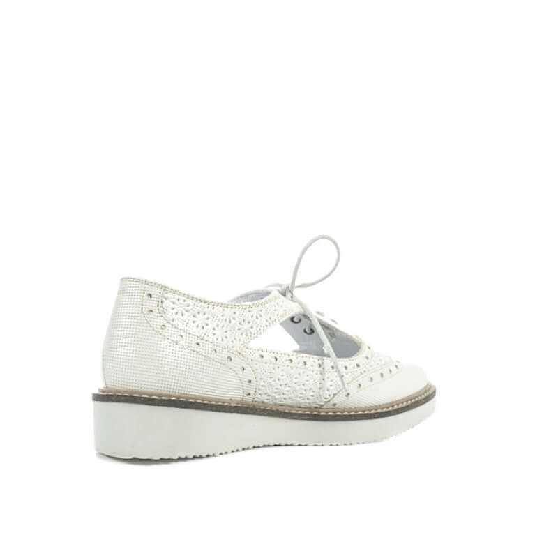 Chaussures de marche ajourées en cuir blanc. – Image 2