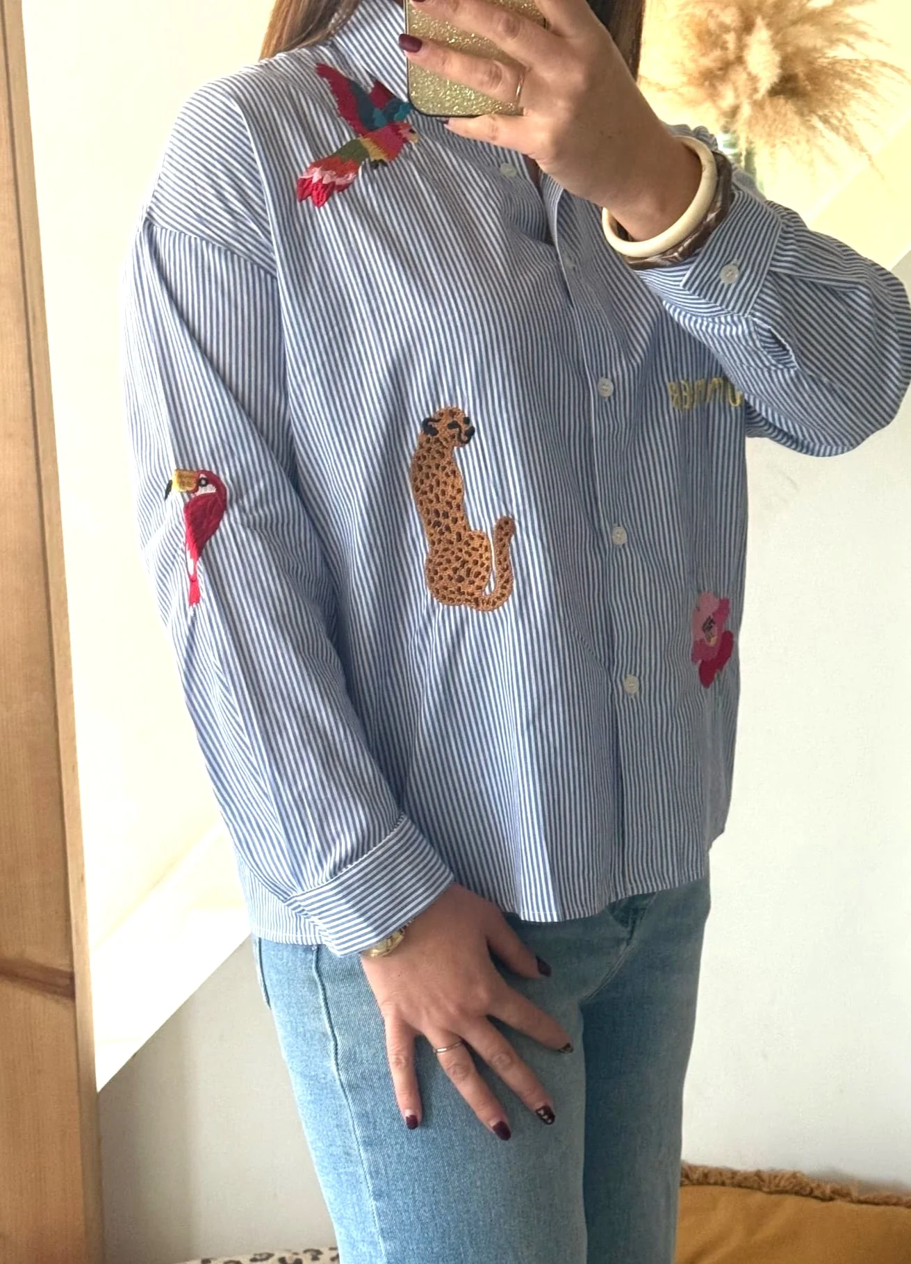 Chemise rayée bleue à broderies – Image 2