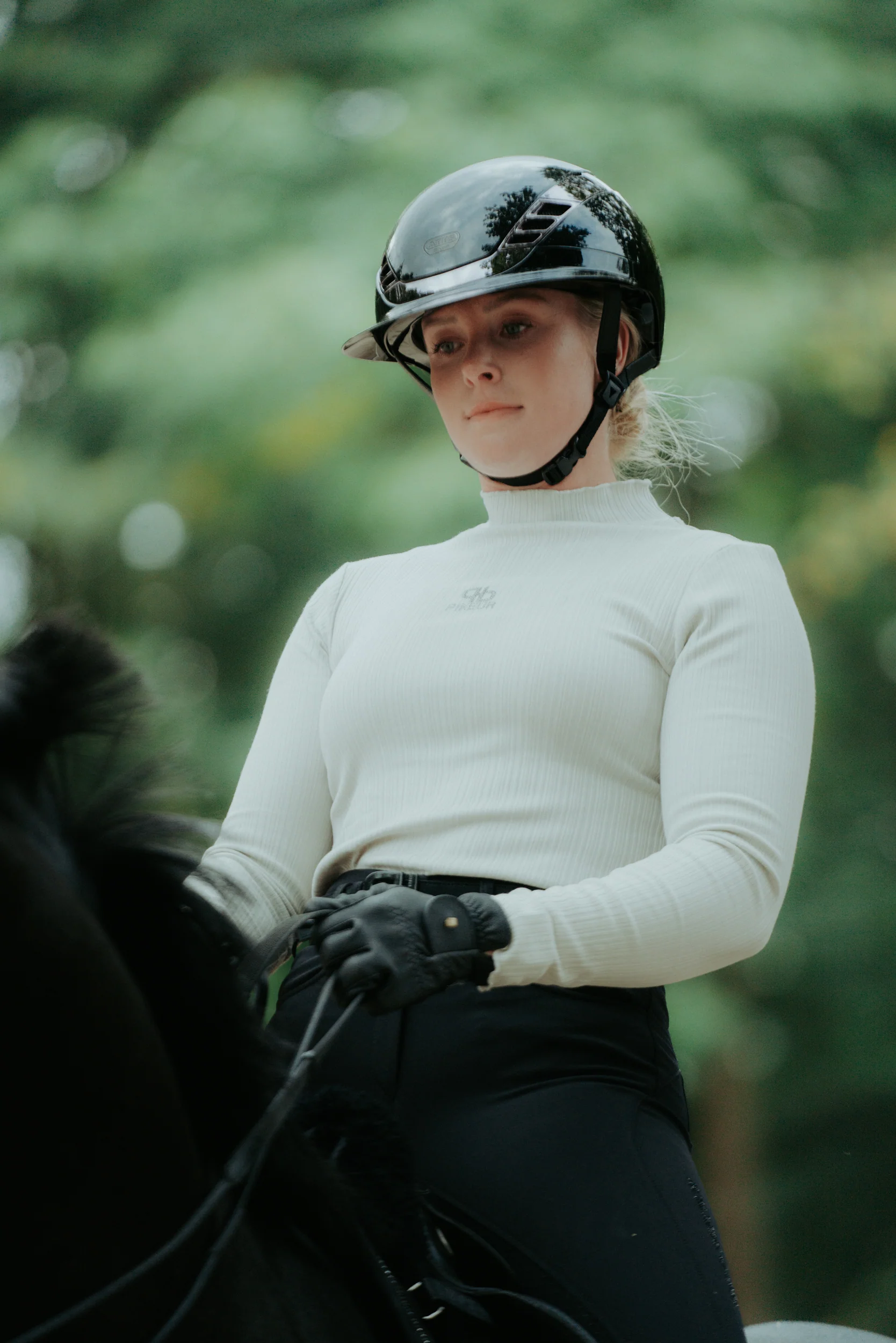 Casque ABUS Pikeur AirLuxe CHROME Lady – Image 2