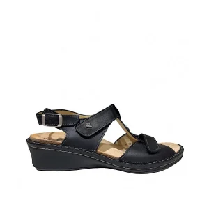 Sandales orthopédiques Finn Comfort Adana en cuir noir.